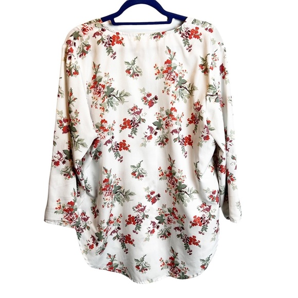 Live 4 Truth - Womens White Floral Blouse‎ V- Neck Plus Size - Sz. 2X - Picture 2 of 7